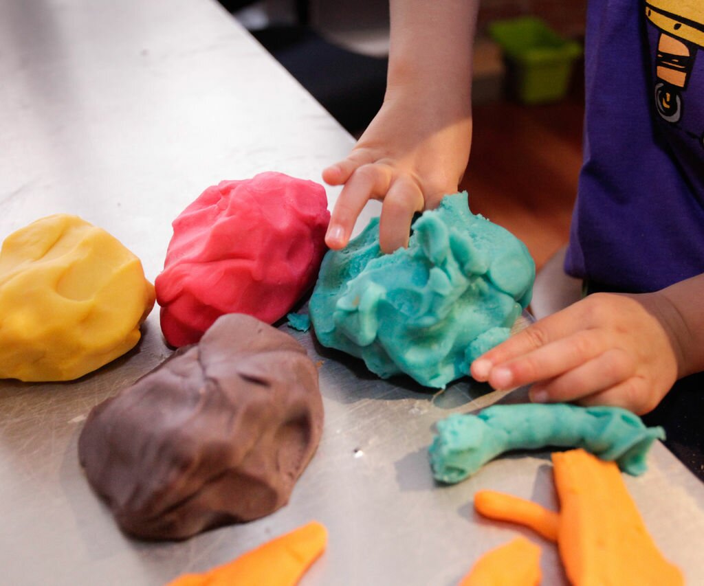 Как сделать соленое тесто для лепки (Play-Doh). 
